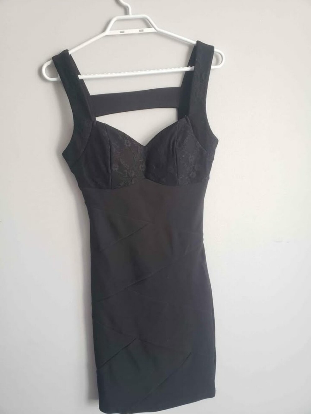 le chateau Black Lace-Detail Bodycon Chemise